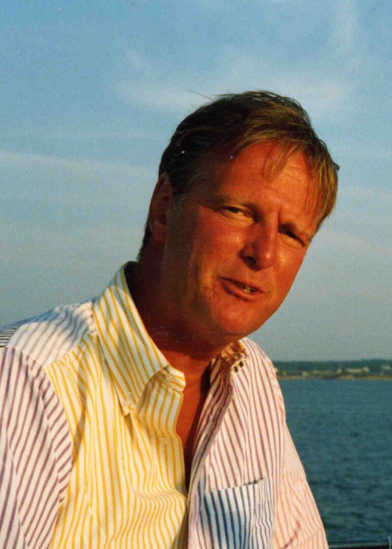 A man standing in front of the ocean.